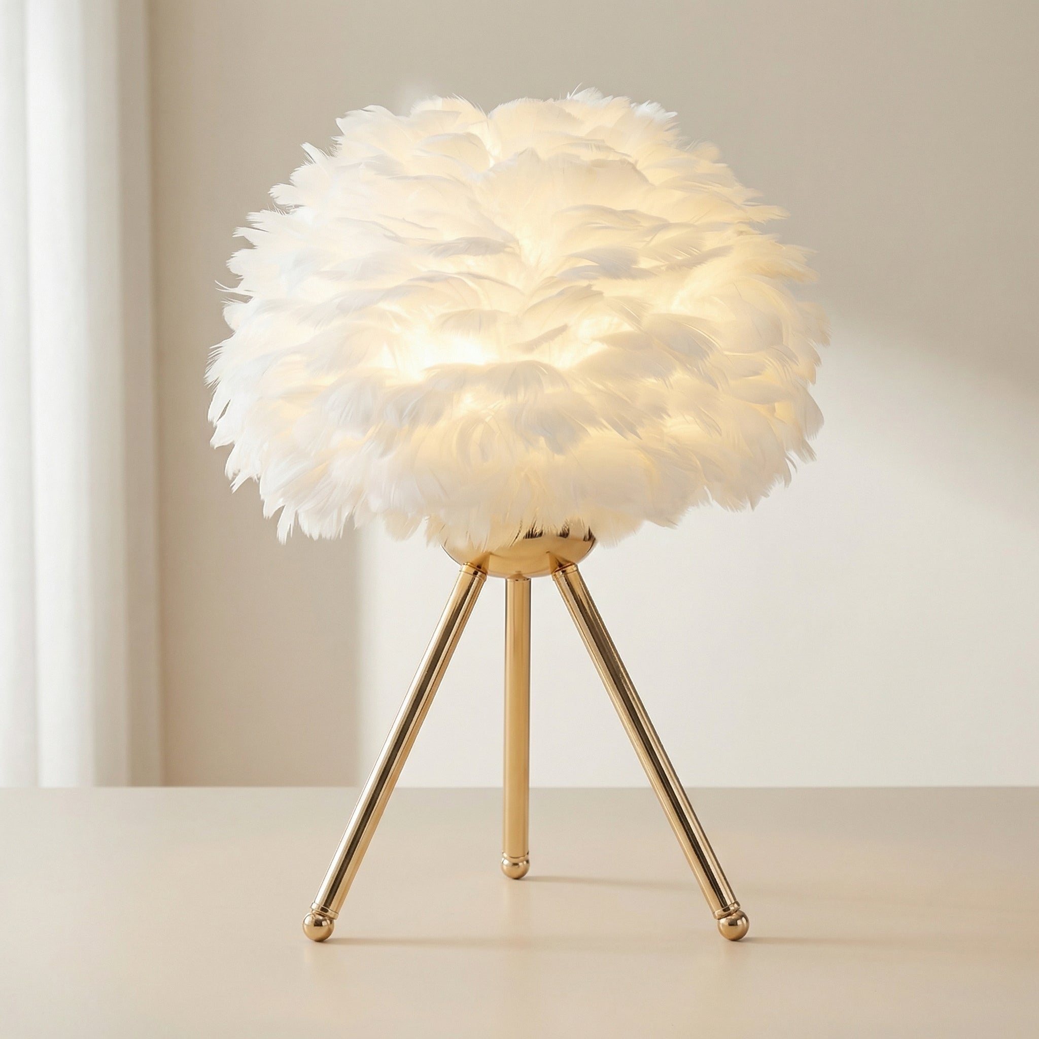 Elegant Feather Table Lamp with Gold Accents – Soft Light for Bedroom and Living Room Decor